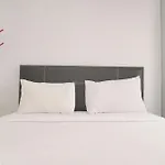 Minimalist And Cozy Living 1Br Belmont Residence Puri Apartment By Travelio