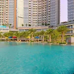 Wonderful And Homey 2Br At Gold Coast Apartment By Travelio