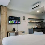 Homey And Warm Studio At West Vista Apartment By Travelio