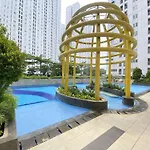 Comfortable And Homey 2Br At Bassura City Apartment By Travelio