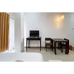 Curves Residence Mitra Reddoorz