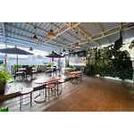 Curves Residence Mitra Reddoorz