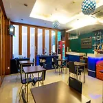 Reddoorz Plus At Blue Pacific Blok M