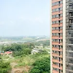 Comfort Stay And Cozy 2Br At Meikarta Apartment By Travelio