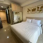 Gold Coast Studio Seaview Room
