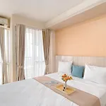 Modern Look And Comfy Studio Tifolia Apartment By Travelio