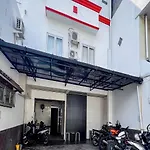 Taisir Residence Near Palmerah Mitra Reddoorz