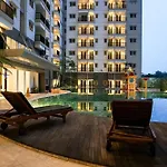 Compact And Strategic Studio Room Signature Park Grande Apartment By Travelio