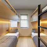 Newly Renovated 2Br Apt And Direct Mall Access