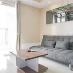Well Appointed 1Br At The Wave Kuningan Apartment By Travelio