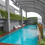 Fancy And Spacious 1Br Apartment At 26Th Floor L\'Avenue By Travelio