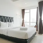 Minimalist And Strategic Studio Room At Menteng Park Apartment By Travelio