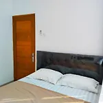 Themas Guest House