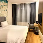 Qnz Hotel Jakarta
