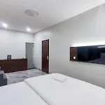 Urbanview Syariah Hotel Senen Jakarta