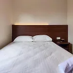 Urbanview Syariah Hotel Senen Jakarta