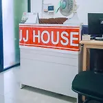 Jj House Mitra Reddoorz