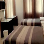 Oyo Townhouse 2 Hotel Gunung Sahari