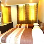Oyo Townhouse 2 Hotel Gunung Sahari