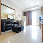 Spacious 2Br Bellezza Apartment By Travelio