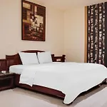 Super Oyo Townhouse Oak Bi Executive