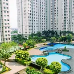 Comfort 1Br With Wardrobe Room At Green Bay Pluit Apartment By Travelio