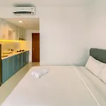 Cozy Studio Room At West Vista Apartment By Travelio