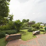Reddoorz Apartment @ Green Pramuka