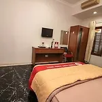 Nida Rooms Garden Tomb Kebagusan