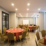 Maple Hotel Grogol