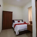 Reddoorz Plus @ Cempaka Putih Timur