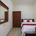 Reddoorz Plus @ Cempaka Putih Timur