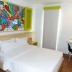 Maxonehotels.Com At Kramat