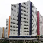 Comfy Studio Apartment @ Green Pramuka City By Travelio