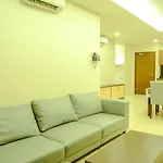 Spacious And Modern 2Br L\'Avenue Apartment By Travelio