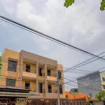 Reddoorz Near Manggarai Station 2