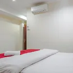 RedDoorz @ Jalan Biak Roxy Jakarta