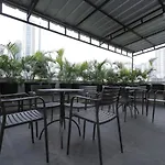 Reddoorz Plus Near Plaza Indonesia
