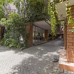 Reddoorz Plus At Ampera Raya