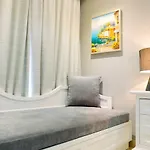 Elegant Studio Menteng Park Apartment By Travelio