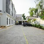 Reddoorz Plus Near Lippo Mall Kemang 2