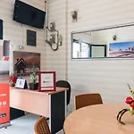 Reddoorz Plus Near Hayam Wuruk 2