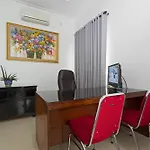 Reddoorz @ Kayu Manis Timur