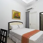 Reddoorz @ Kayu Manis Timur