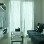 2 Bedrooms Woodland Park Apartment By Travelio