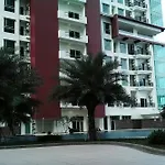 2 Bedrooms Woodland Park Apartment By Travelio