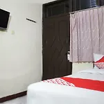 Vaccinated Staff - Oyo 181 Wisma Bintang