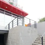 Kamar Keluarga Averio