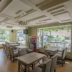RedDoorz Plus near Mangga Besar Station 2