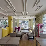 RedDoorz Plus near Mangga Besar Station 2